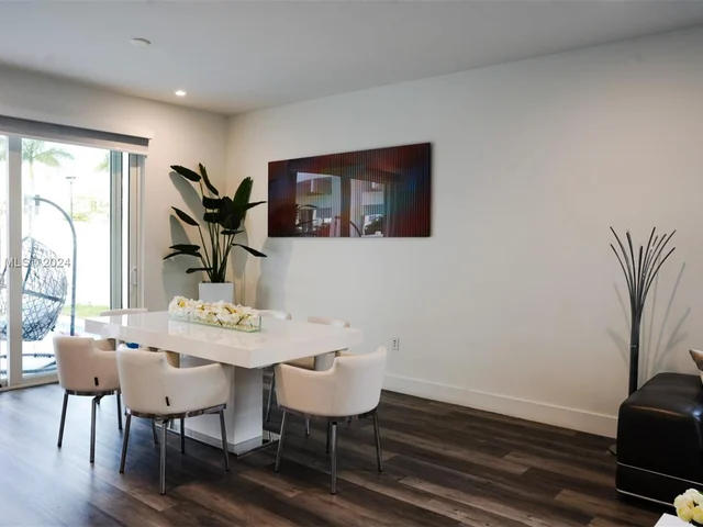 10363 NW 67th Ter, Doral FL 33178