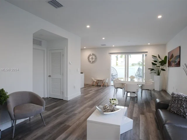 10363 NW 67th Ter, Doral FL 33178