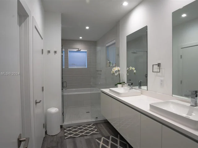 10363 NW 67th Ter, Doral FL 33178