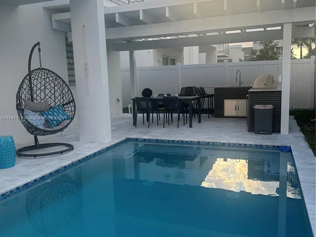 10363 NW 67th Ter, Doral FL 33178