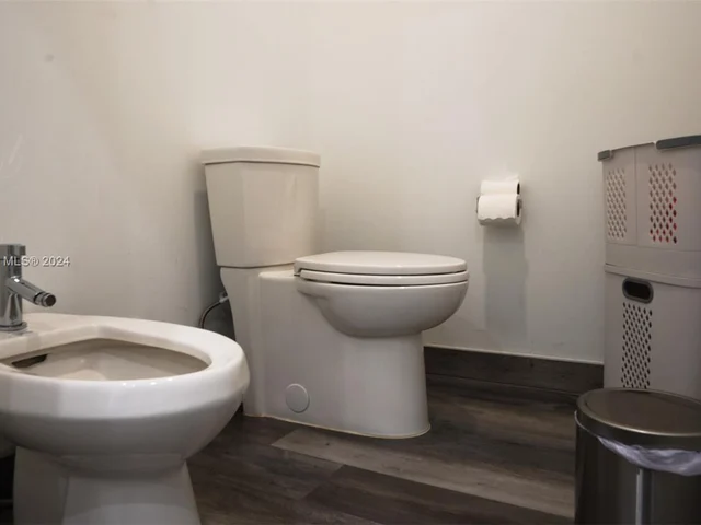 10363 NW 67th Ter, Doral FL 33178