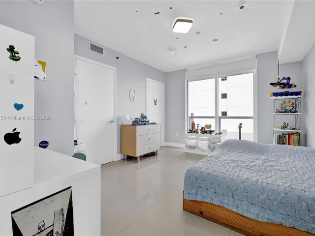 50 Biscayne Blvd # 1802, Miami FL 33132