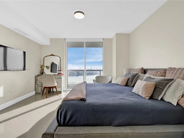 50 Biscayne Blvd # 1802, Miami FL 33132