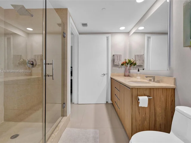 50 Biscayne Blvd # 1802, Miami FL 33132