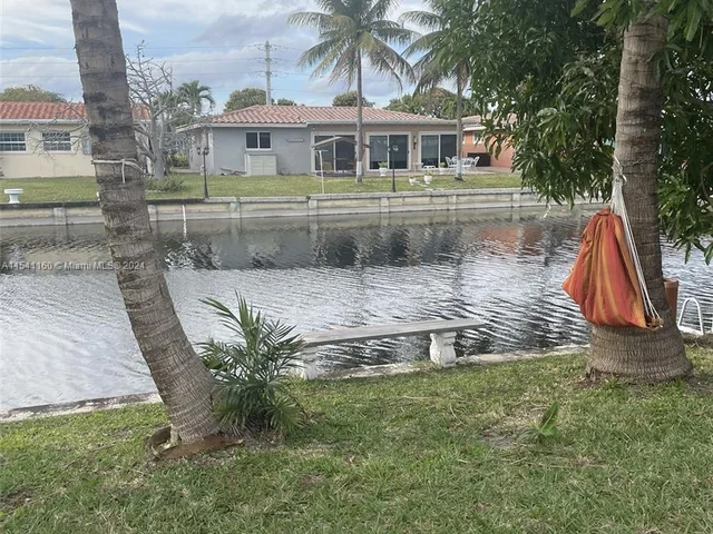 4911 NW 47th Ave, Tamarac FL 33319