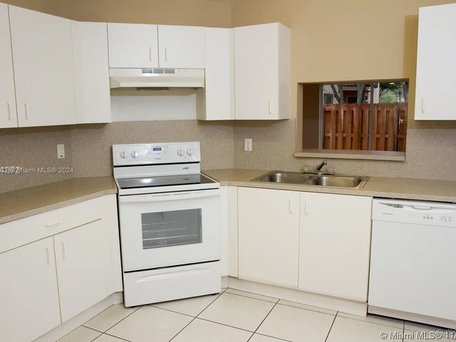 14311 SW 96th St # 301, Miami FL 33186