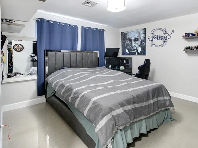 2 SW 62nd Ter, Plantation FL 33317