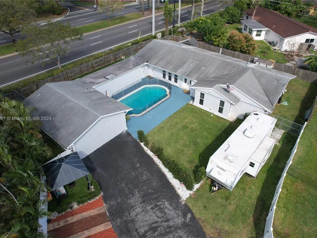 2 SW 62nd Ter, Plantation FL 33317