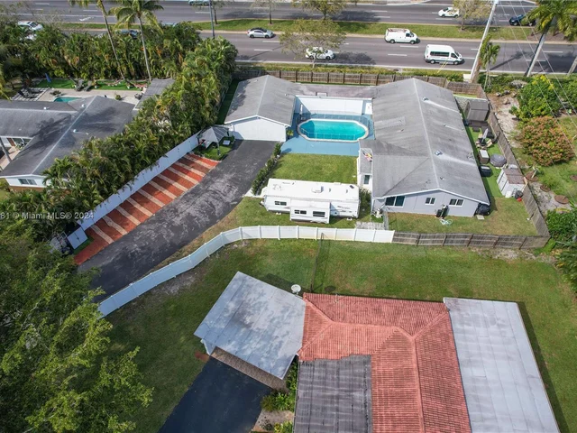 2 SW 62nd Ter, Plantation FL 33317