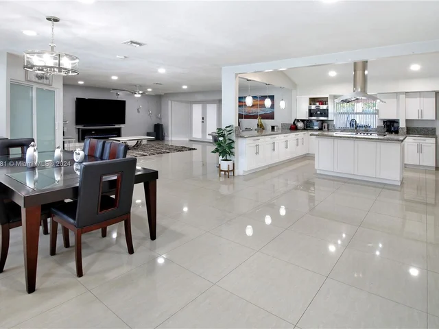 2 SW 62nd Ter, Plantation FL 33317