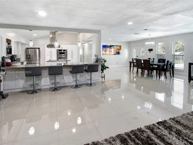 2 SW 62nd Ter, Plantation FL 33317