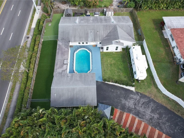 2 SW 62nd Ter, Plantation FL 33317