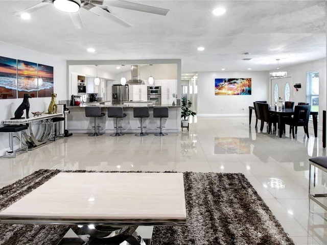 2 SW 62nd Ter, Plantation FL 33317