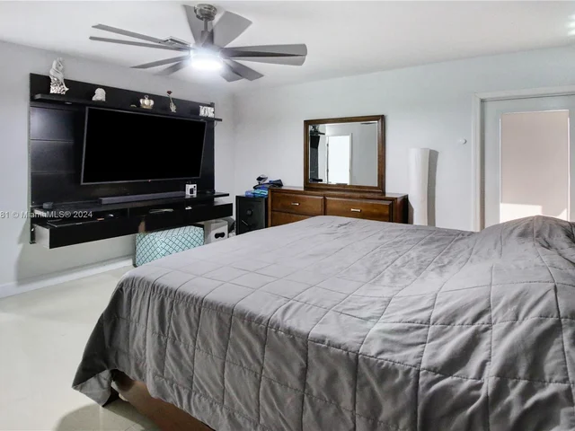 2 SW 62nd Ter, Plantation FL 33317