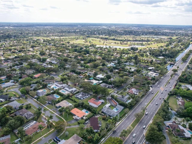 2 SW 62nd Ter, Plantation FL 33317