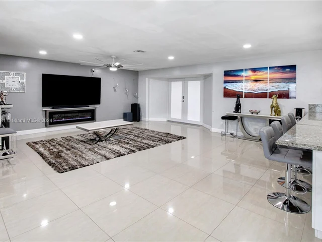 2 SW 62nd Ter, Plantation FL 33317