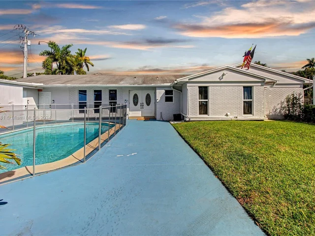 2 SW 62nd Ter, Plantation FL 33317