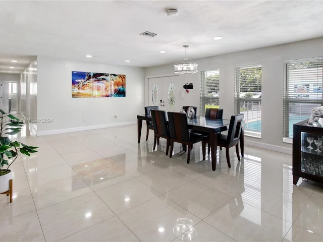 2 SW 62nd Ter, Plantation FL 33317