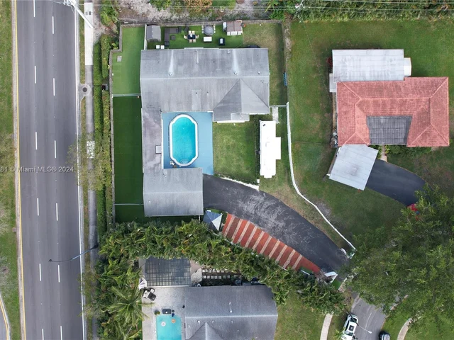 2 SW 62nd Ter, Plantation FL 33317