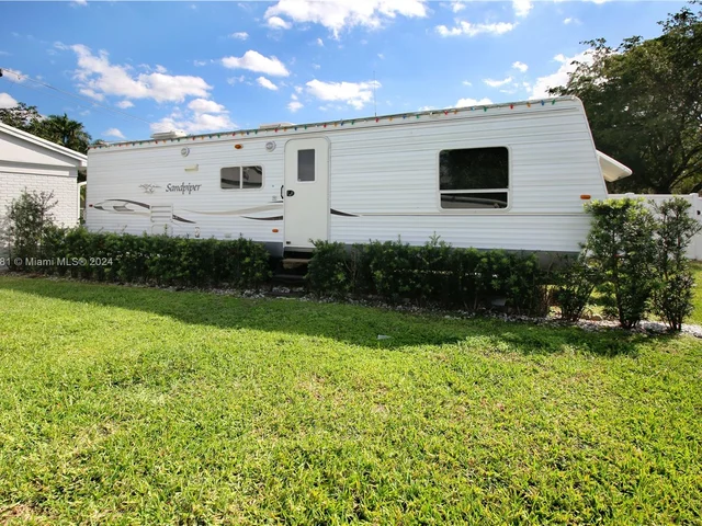 2 SW 62nd Ter, Plantation FL 33317