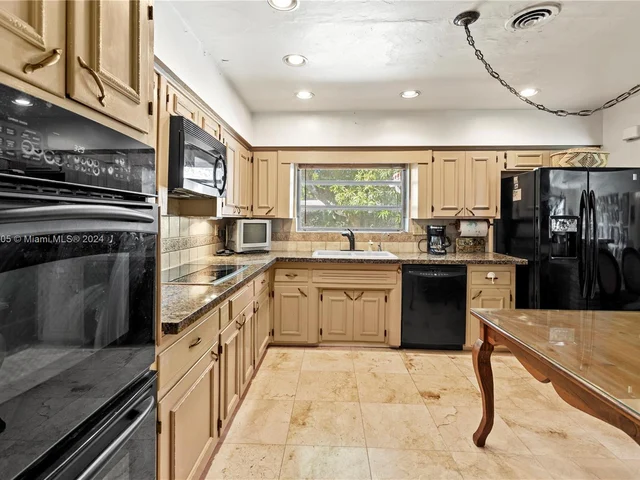 3225 Van Buren St, Hollywood FL 33021