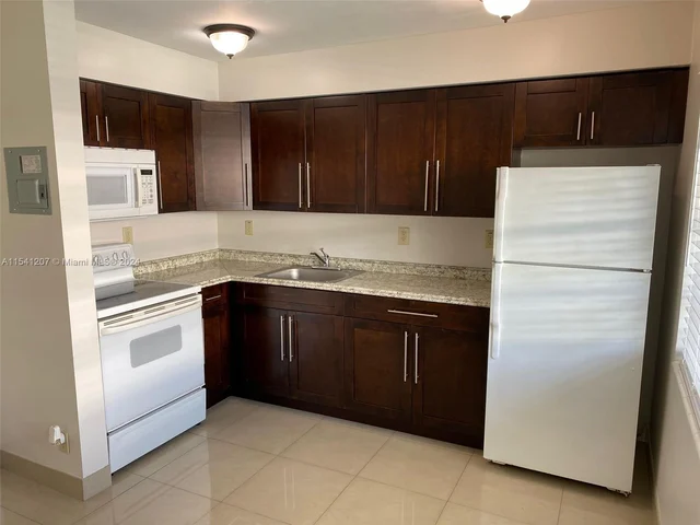 724 NE 6th St # 1, Hallandale Beach FL 33009