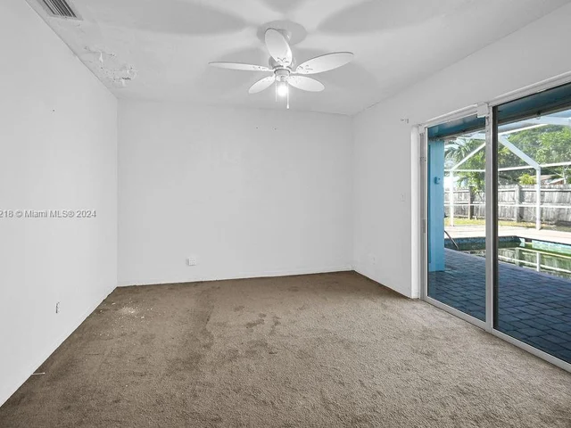 6560 Hayes St, Hollywood FL 33024