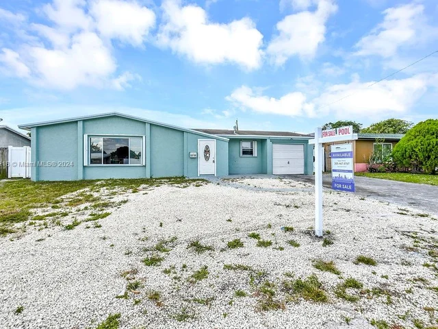 6560 Hayes St, Hollywood FL 33024