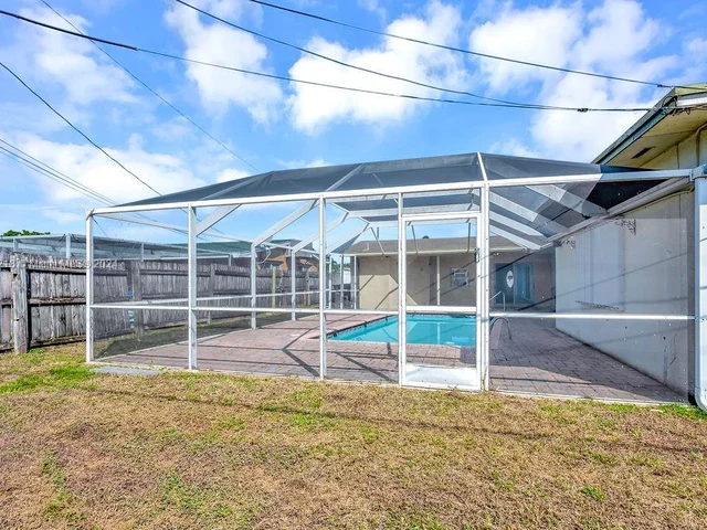 6560 Hayes St, Hollywood FL 33024