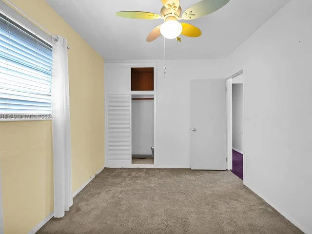 6560 Hayes St, Hollywood FL 33024