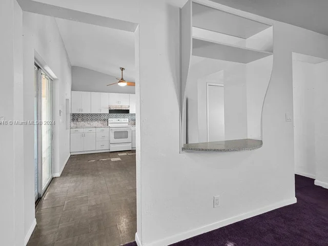 6560 Hayes St, Hollywood FL 33024