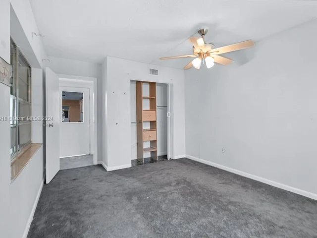 6560 Hayes St, Hollywood FL 33024