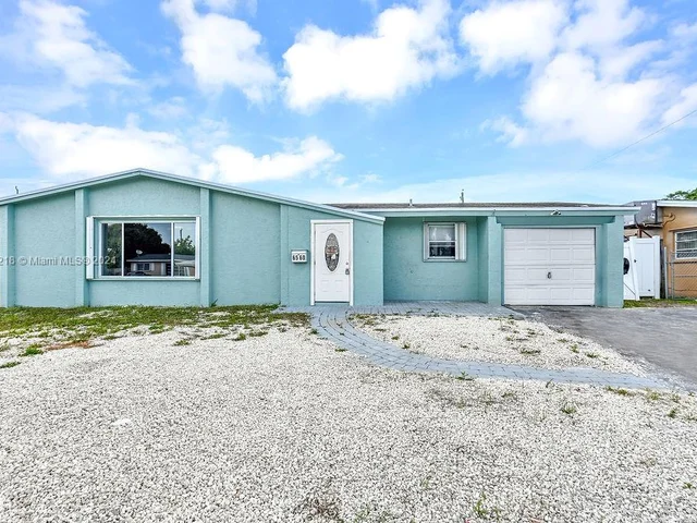 6560 Hayes St, Hollywood FL 33024