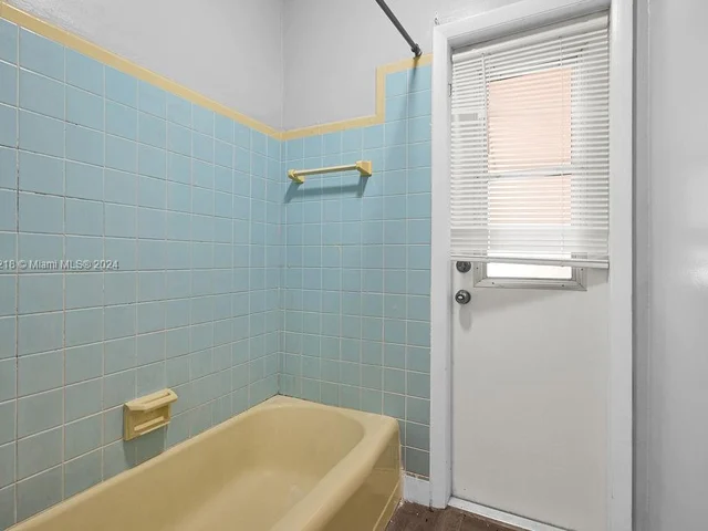 6560 Hayes St, Hollywood FL 33024