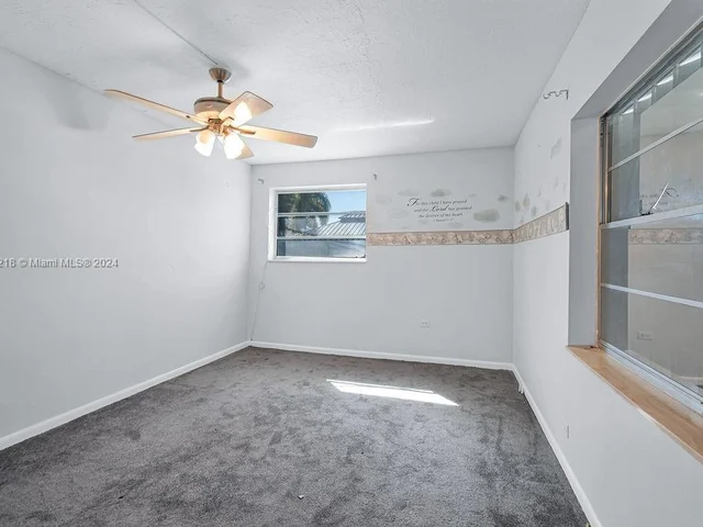 6560 Hayes St, Hollywood FL 33024