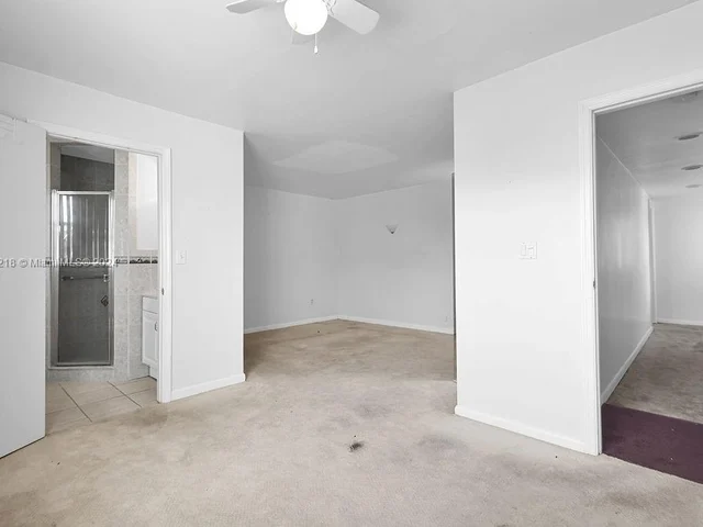 6560 Hayes St, Hollywood FL 33024