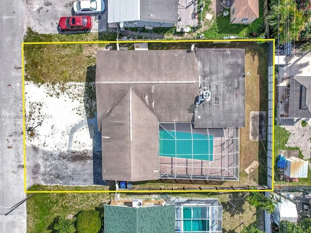 6560 Hayes St, Hollywood FL 33024