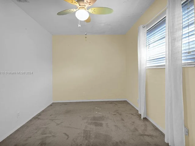 6560 Hayes St, Hollywood FL 33024