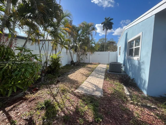 2281 SW 15th St, Fort Lauderdale FL 33312