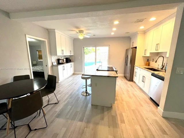 2281 SW 15th St, Fort Lauderdale FL 33312