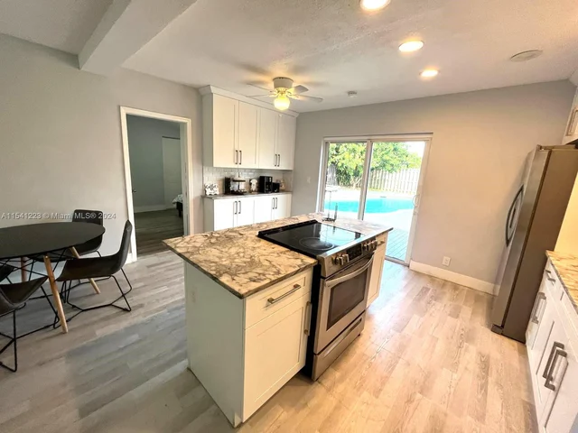 2281 SW 15th St, Fort Lauderdale FL 33312