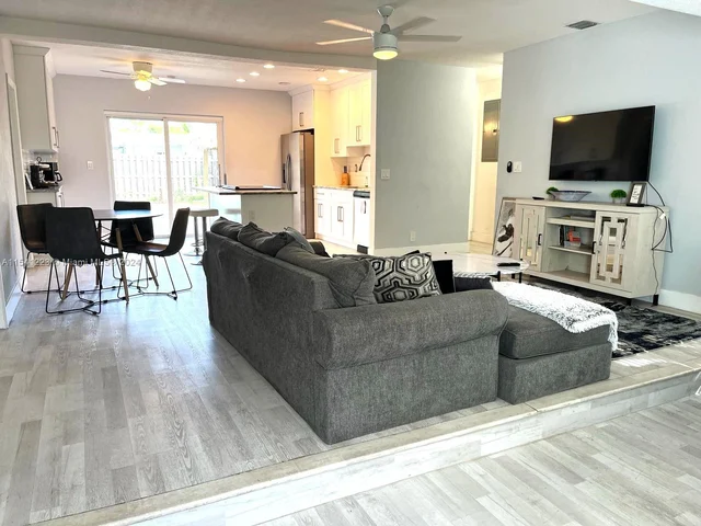 2281 SW 15th St, Fort Lauderdale FL 33312