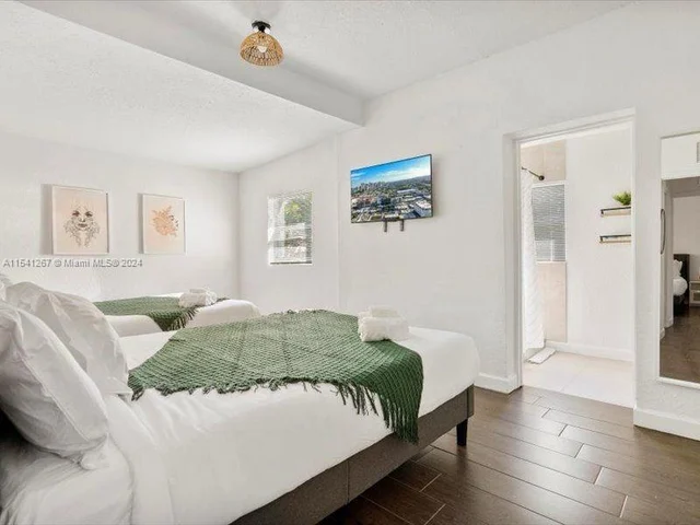 30 NW 53rd St # B, Miami FL 33127