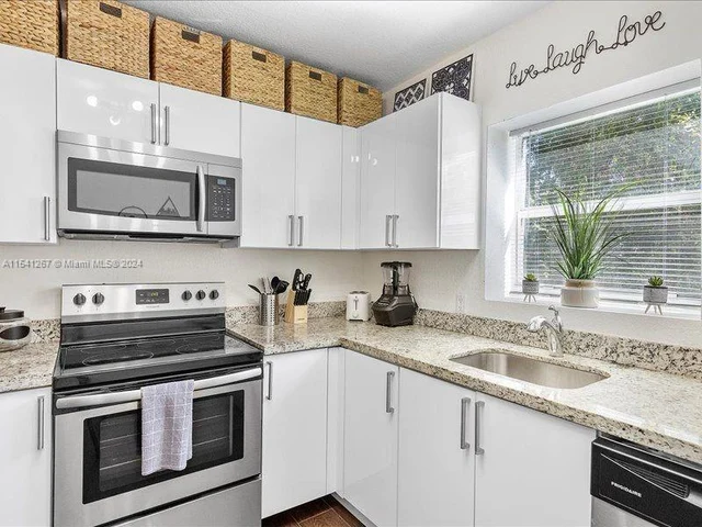 30 NW 53rd St # B, Miami FL 33127