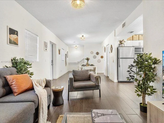 30 NW 53rd St # B, Miami FL 33127