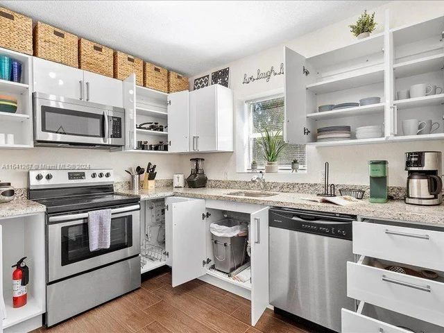 30 NW 53rd St # B, Miami FL 33127