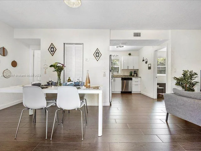 30 NW 53rd St # B, Miami FL 33127