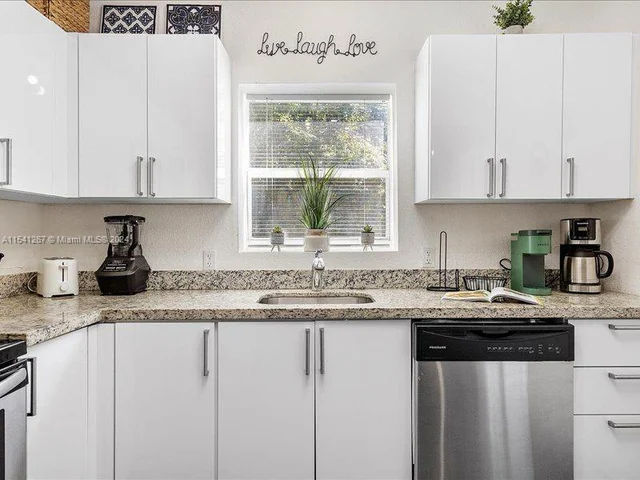 30 NW 53rd St # B, Miami FL 33127