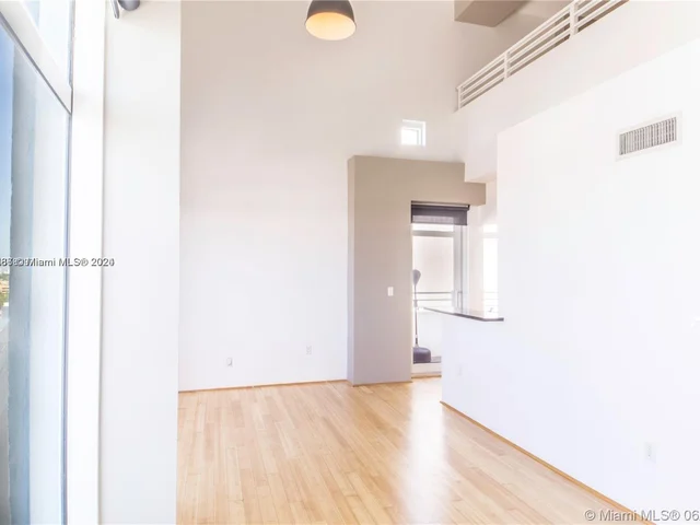 7600 Collins Ave # 1201, Miami Beach FL 33141