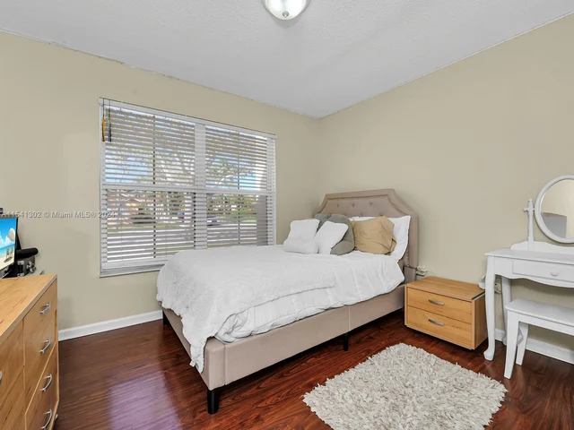 14066 S Cypress Cove Cir, Davie FL 33325